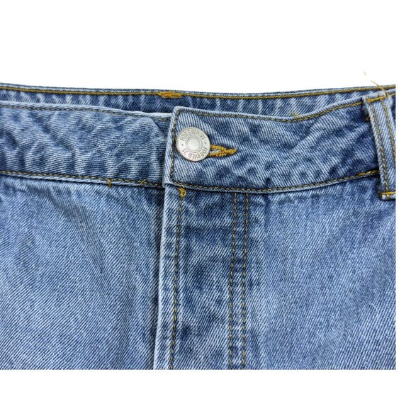 Forever 21 Plus High Rise Lightwash Denim Mom Shorts Woman's Size 12 Cuffed Jean - Picture 4 of 7